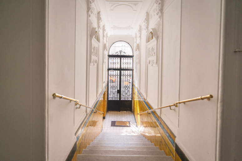 Stiegenhaus eines Zinshauses in Wien