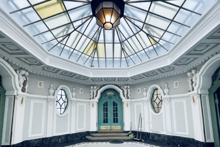 Foyer Altbaugebäude Wiener Zinshaus