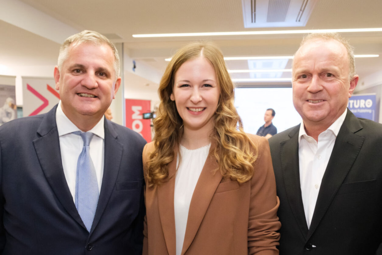 Bild Eduard Berger, Staatssekretärin Claudia Plakolm und Thomas Prantner bei der Wiener Privatbank