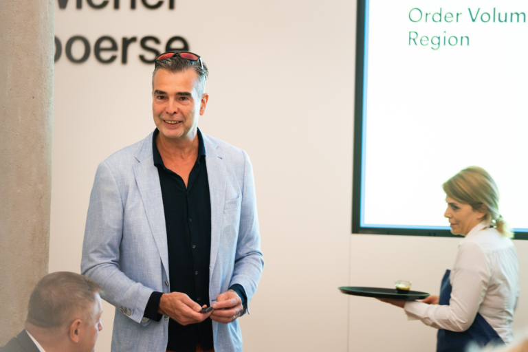 Michael Mitterhofer, ReGuest, präsentiert am Investment Breakfast
